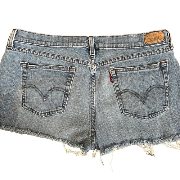 Levi’s 515 Blue Jean Cutoffs size 14M Raw hems Slightly Distressed. 1” Inseam. - Picture 4 of 9